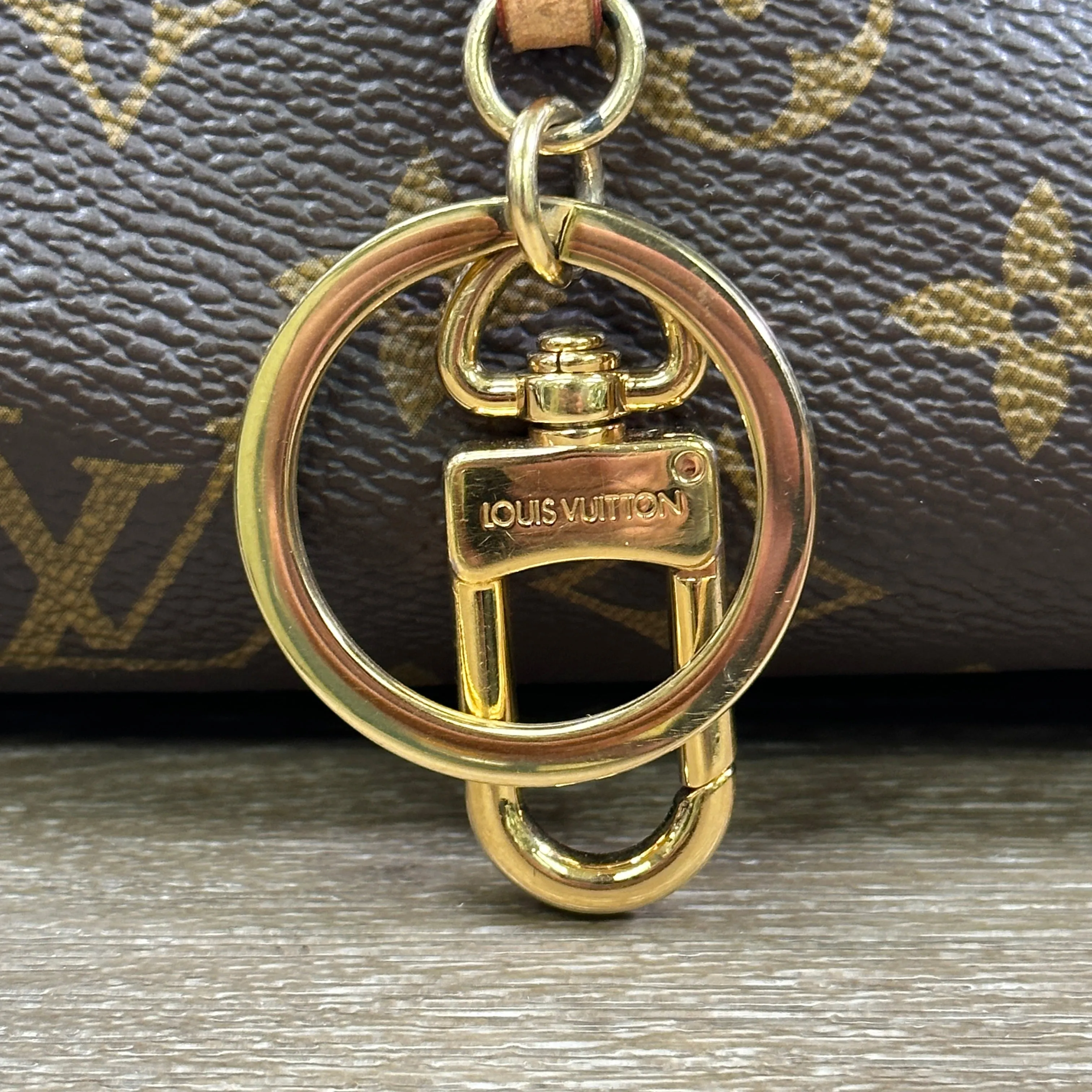 Louis Vuitton Artsy MM Monogram Canvas Handbag