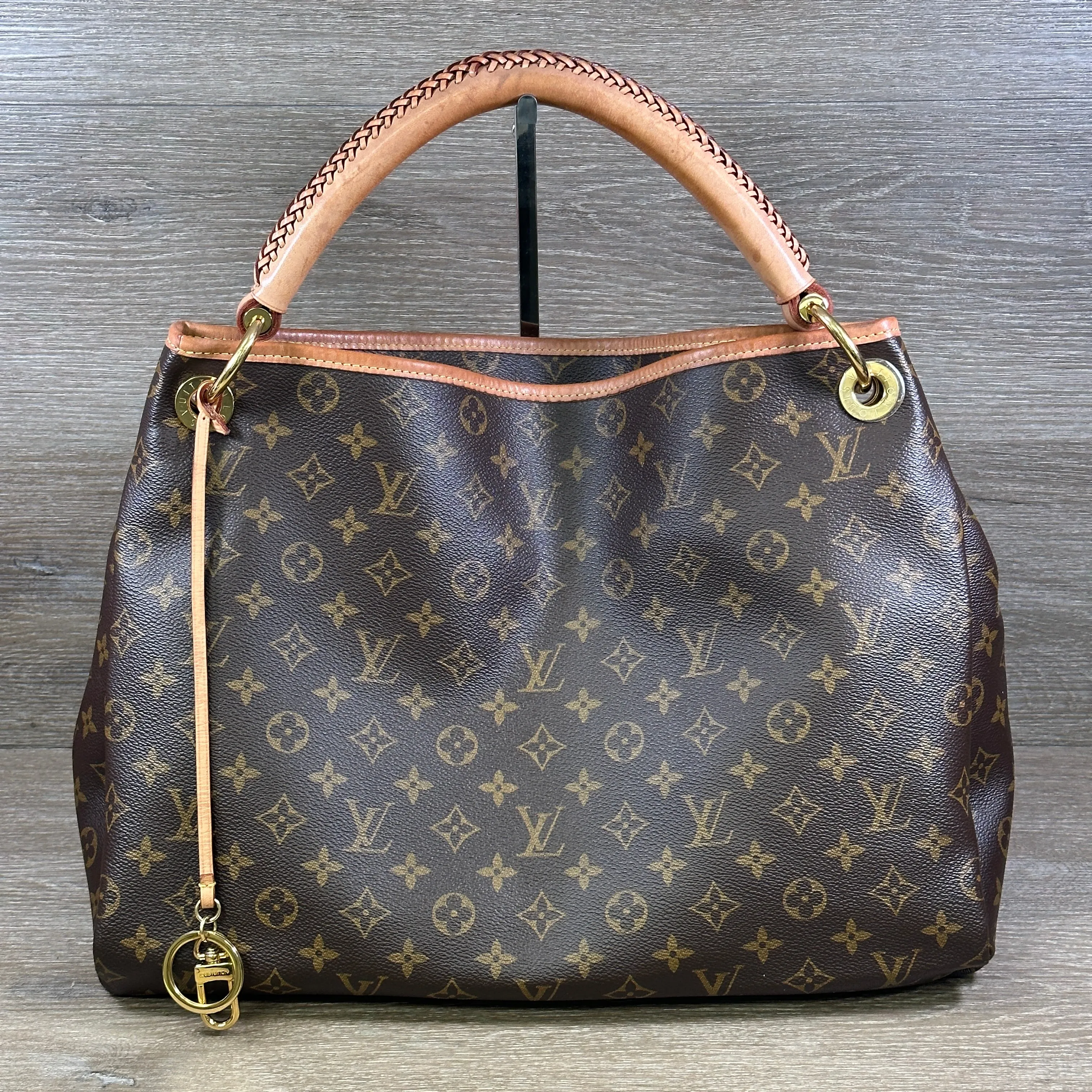 Louis Vuitton Artsy MM Monogram Canvas Handbag