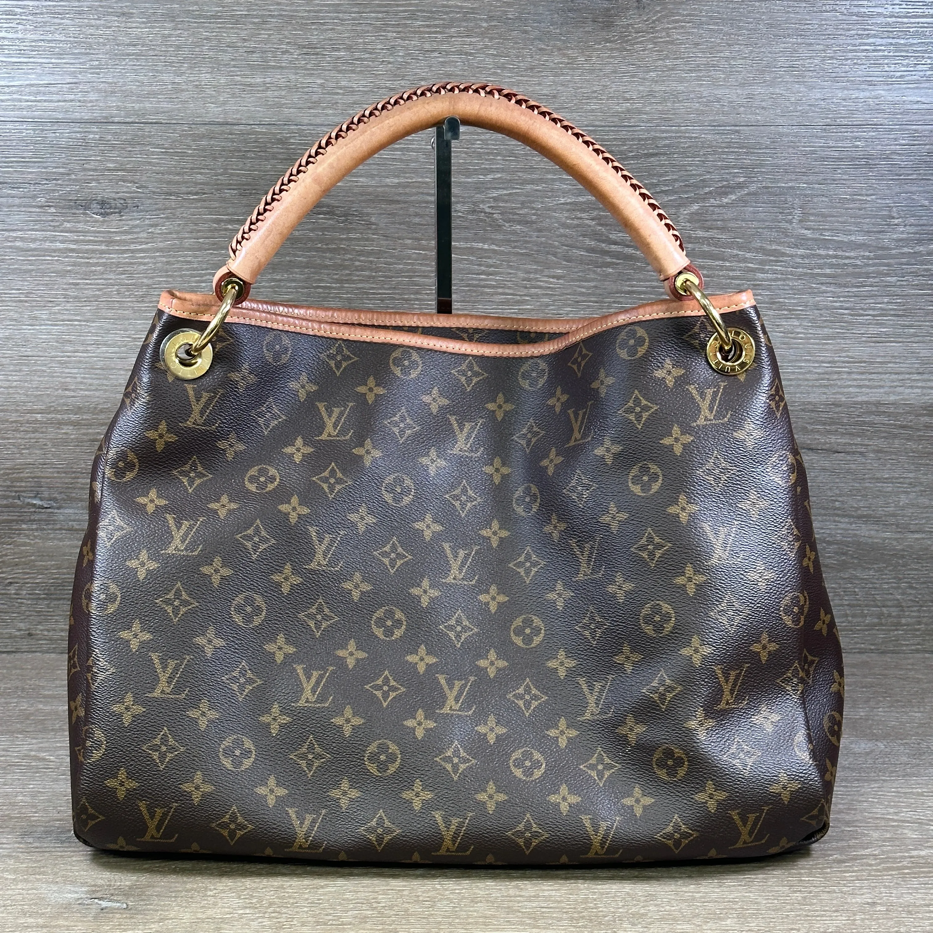 Louis Vuitton Artsy MM Monogram Canvas Handbag