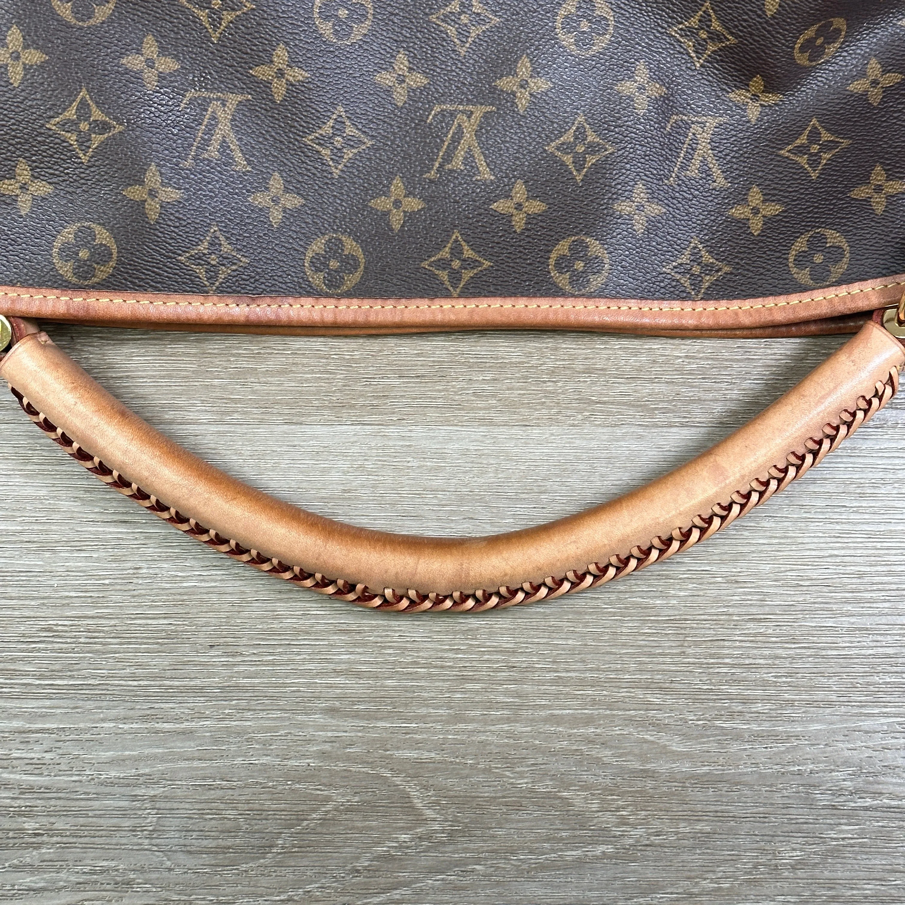 Louis Vuitton Artsy MM Monogram Canvas Handbag